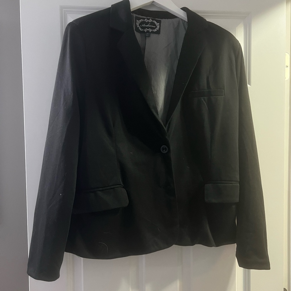 Lightly Worn! Women’s 2X Ambiance‎ Black Tailored Blazer Jacket